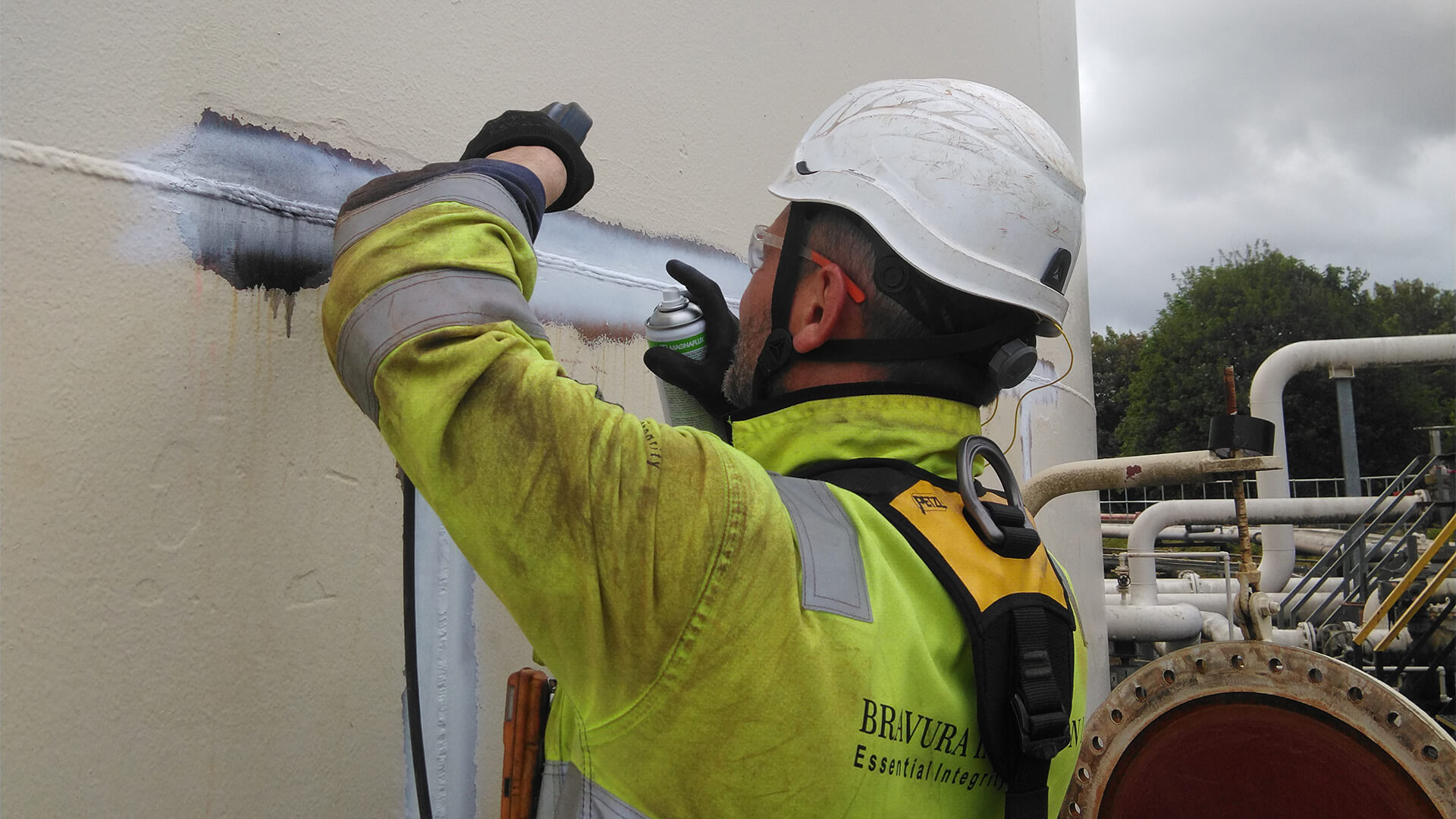 Ultimate Guide to Magnetic Particle Inspection (MPI)